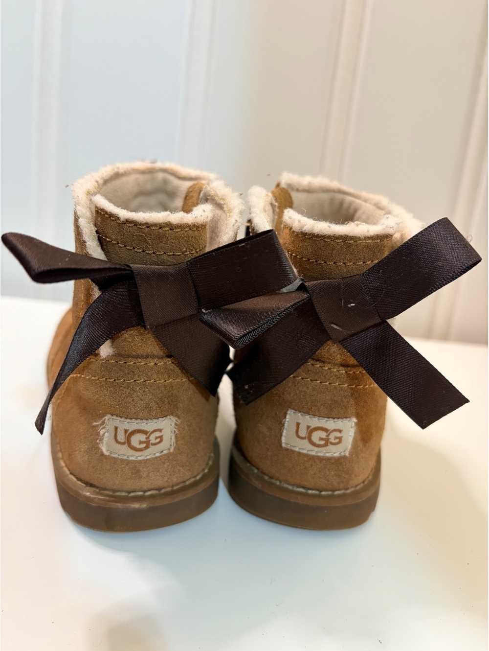 UGG Kids Classic Bow Short Suede Boots Chestnut Brown Size 10